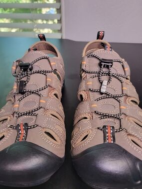 Outland Clifton Men's Taupe Outdoor Closed-Toe Sandals Size 8